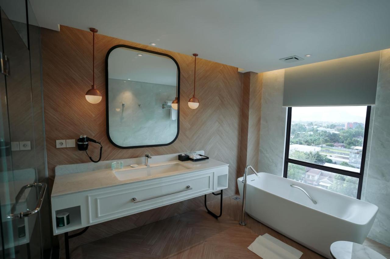Luwansa Hotel And Convention Center Manado Dış mekan fotoğraf